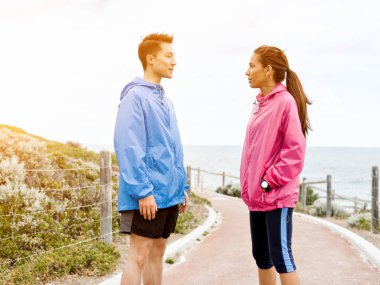 Ayakta Plajı'nda genç Çift