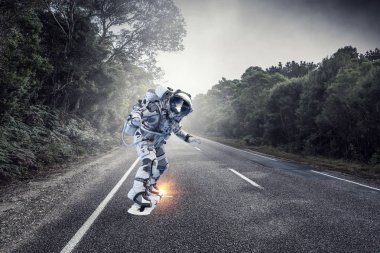 Yönetim Kurulu uçan üzerinde uzay adamı. Karışık teknik