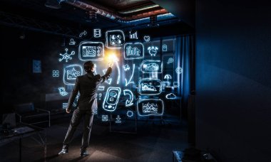 Geç geceye kadar çalışma. Karışık teknik