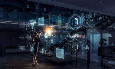 İşkadını ofisinde. Karışık teknik