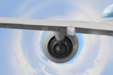 Uçağın gökyüzünde kapatın. Karışık teknik