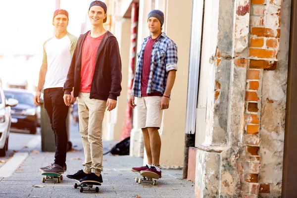 Skateboarding na ulicy — Zdjęcie stockowe