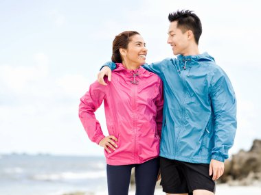 Ayakta Plajı'nda genç Çift