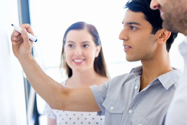 Affärsmöte med presentation — Stockfoto