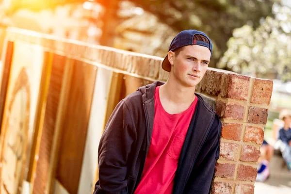 Adolescente chico al aire libre retrato —  Fotos de Stock