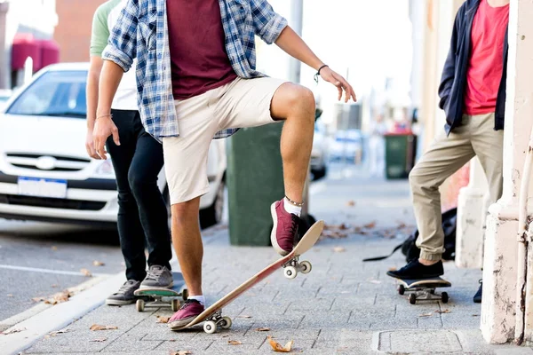 Skateboarden auf der Straße — Stockfoto