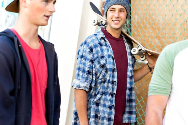 Teenagers walking down the street in summer day — Stock Photo, Image