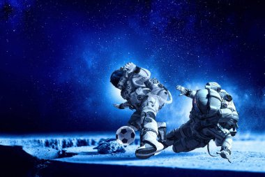 Astronot futbol oyna