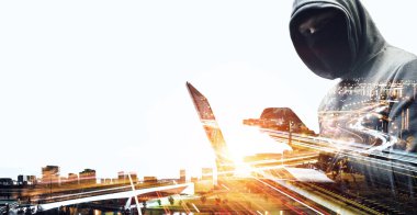 Hacker adam bilgi çalmak