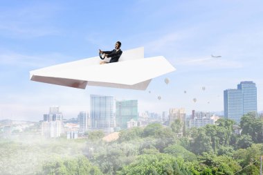 Kağıt Uçak içinde kadın pilot. Karışık teknik