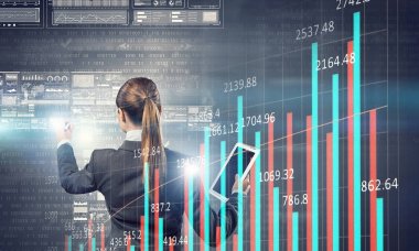 Yenilikçi medya teknolojileri kullanılıyor. Karışık teknik