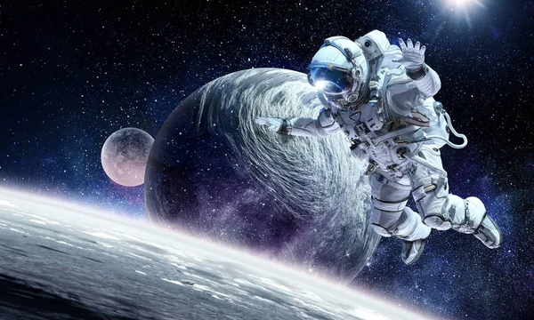 Astronot uzay misyonu