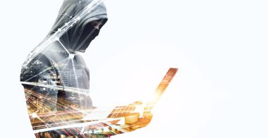 Hacker adam bilgi çalmak