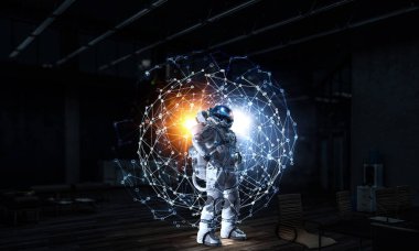 Uzay Adamı ve görevi. Karışık ortam