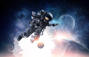 Astronot uzay misyonu
