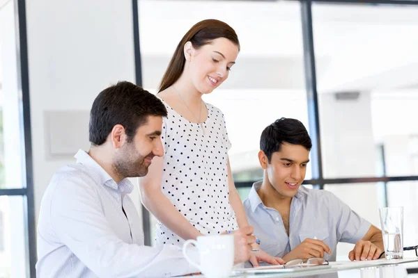 Group of happy young business people in a meeting — Stock Photo, Image