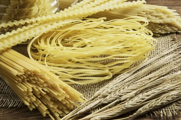 Sluiten van gele pasta — Stockfoto