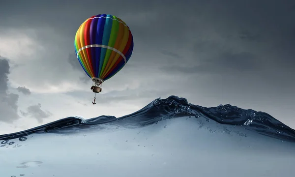 Luchtballon in zee — Stockfoto