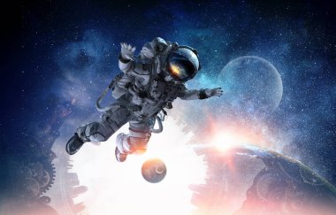Astronot uzay misyonu