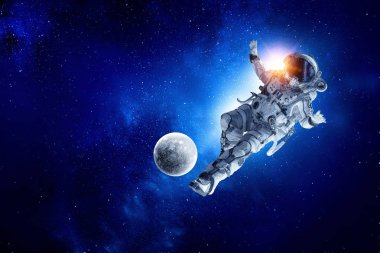 Astronot futbol oyna