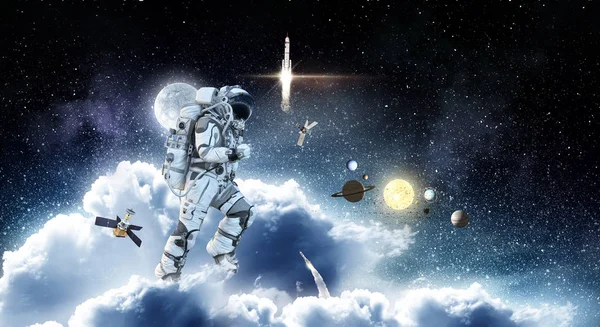 Spaceman bulutlar üzerinde çalıştırın. Karışık teknik