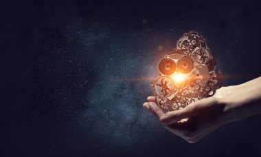 Dişli mekanizması elinde. Karışık teknik