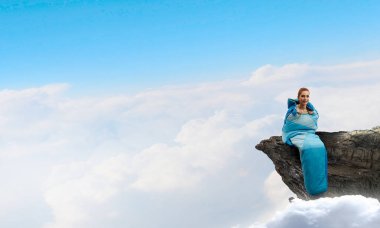 Kız turistik dinlenme. Karışık teknik