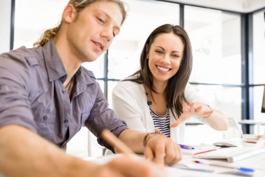 İki genç iş adamları Office görüntü