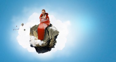 Kız turistik dinlenme. Karışık teknik