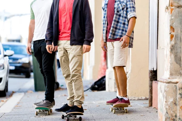 Skateboardåkning på gatan — Stockfoto