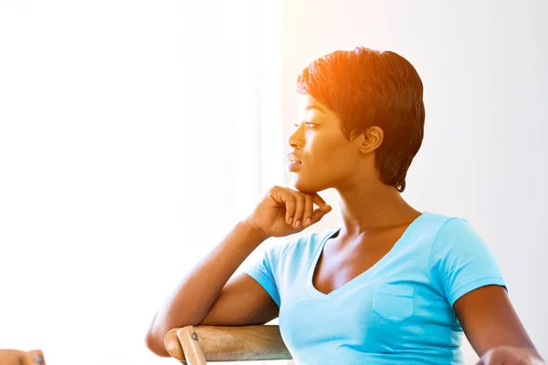 Hermoso retrato de mujer en interiores —  Fotos de Stock