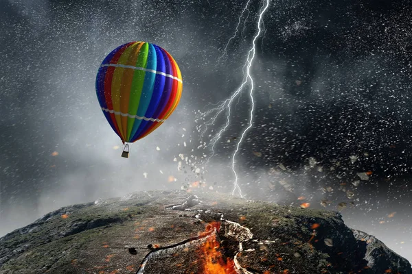 Luchtballon in de storm — Stockfoto