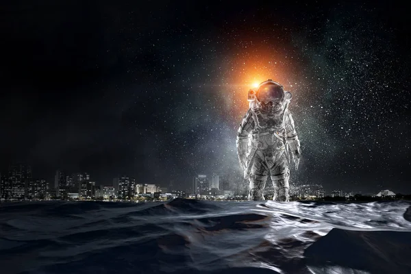 Spaceman i havet. Mixed media — Stockfoto