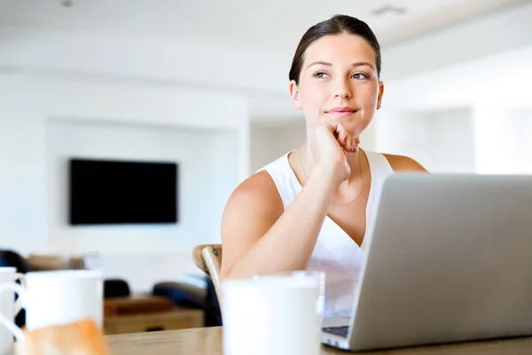 Young beautiful woman working on her laptop — Stock Photo, Image
