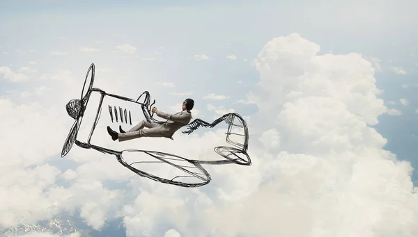 Man vliegt in retro vliegtuig. Mixed media — Stockfoto