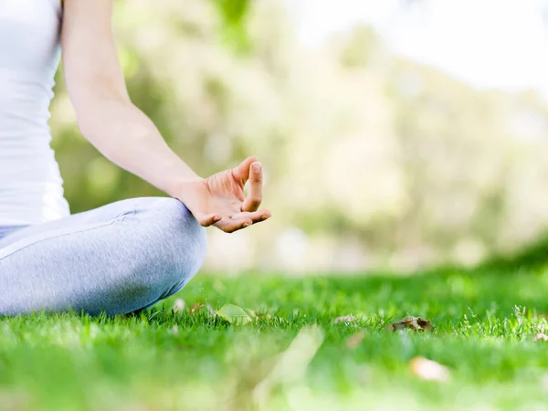 Woman meditating in the park — Stock Photo, Image