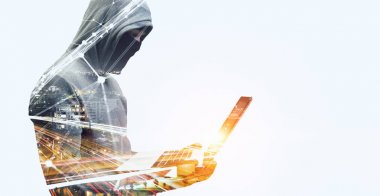 Hacker adam bilgi çalmak