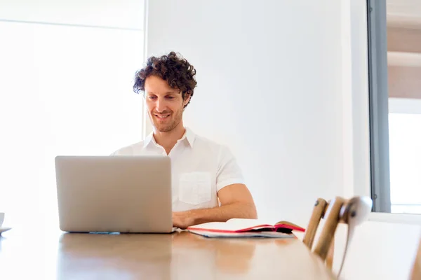 Man working on laptop at home — Stock Photo, Image