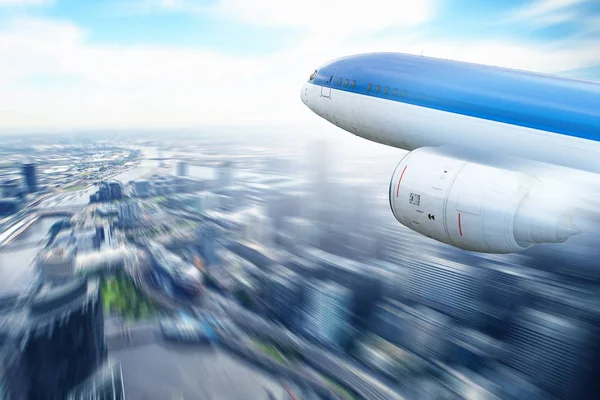 Samolot pasażerski w niebo. Techniki mieszane — Zdjęcie stockowe