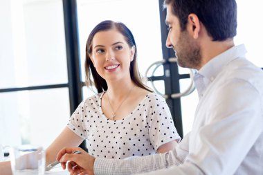 İki genç iş adamları Office görüntü