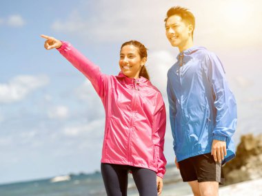 Ayakta Plajı'nda genç Çift