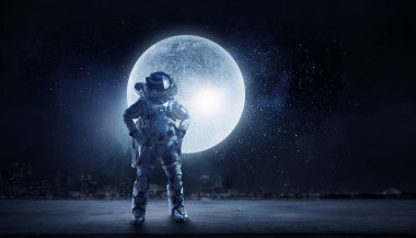 Uzay Adamı ve görevi. Karışık ortam