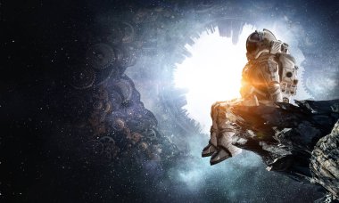 Rock kenarında uzay adamı. Karışık teknik