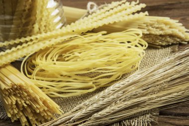 Yakın sarı makarna