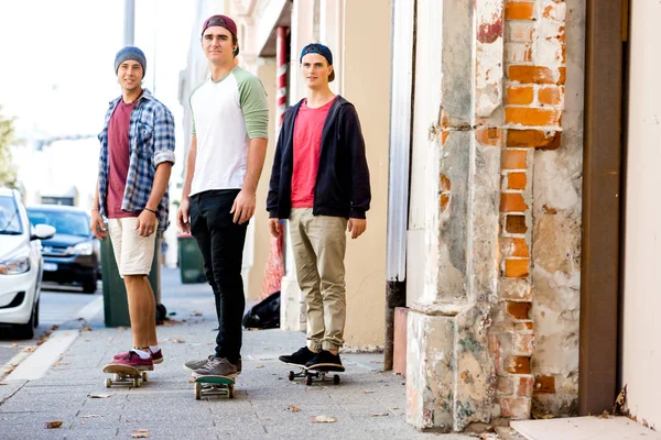 Skateboarden auf der Straße — Stockfoto