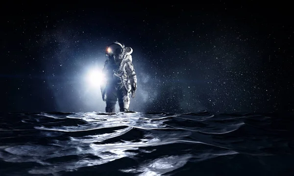 Űrhajós a tengerben. Vegyes technika — Stock Fotó