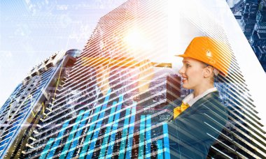 Çekici mimar kadın ve onun projesi. Karışık teknik