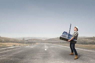 Onun yeni geliştirme projesi. Karışık teknik