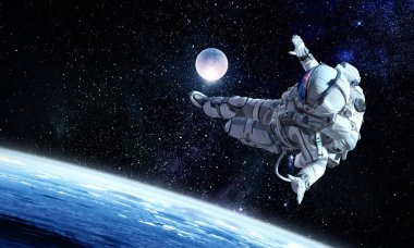 Astronot futbol oyna