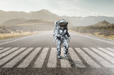 Hızlı çalışan uzay adamı. Karışık teknik